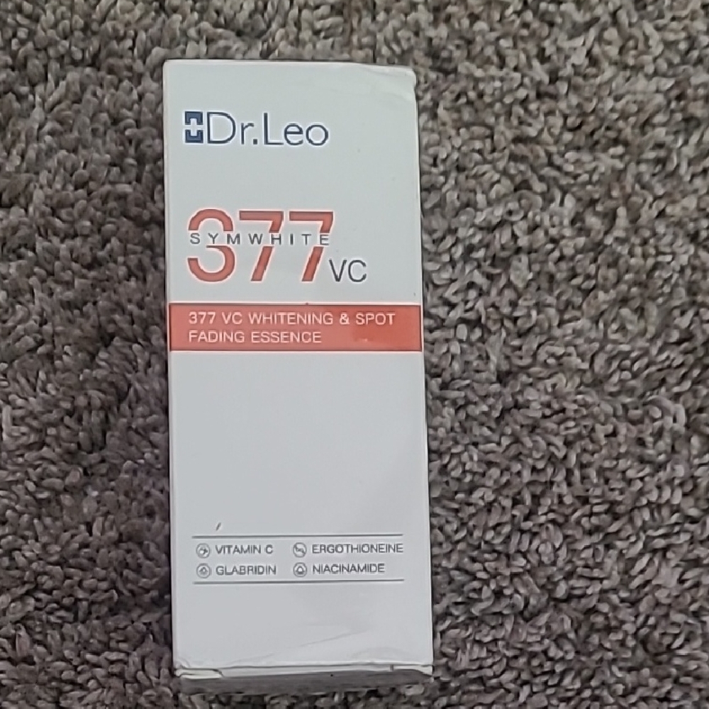 377 VC Whitening & Spot Fading Essence - White and Orange